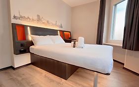 Easyhotel Zuerich Main Station